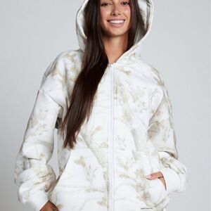 COMFRT camo zip hoodie color is WHITE OAK super soft beautiful hoodie 🤍🩶